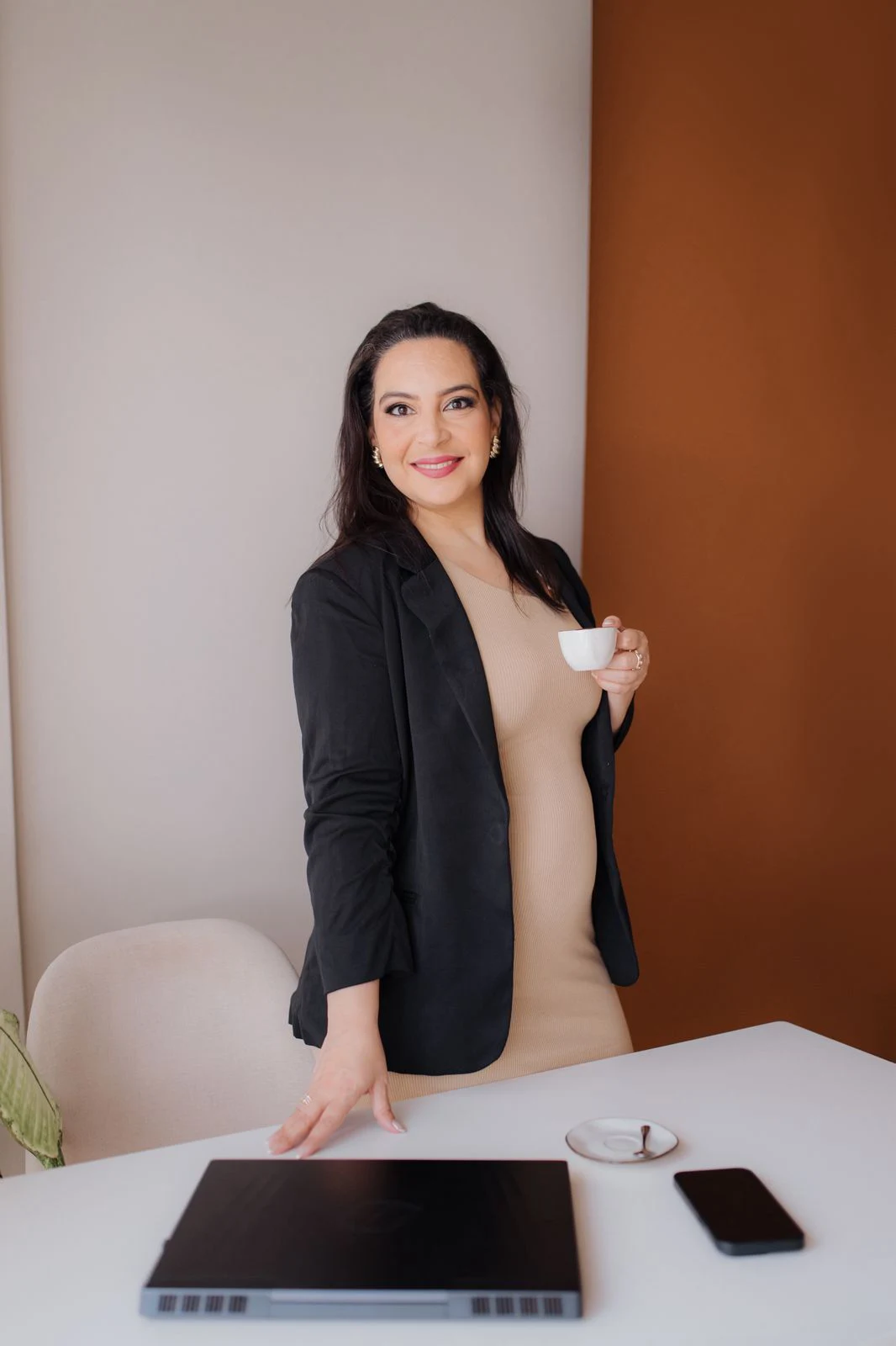 Roxana Tortolero en su espacio de trabajo